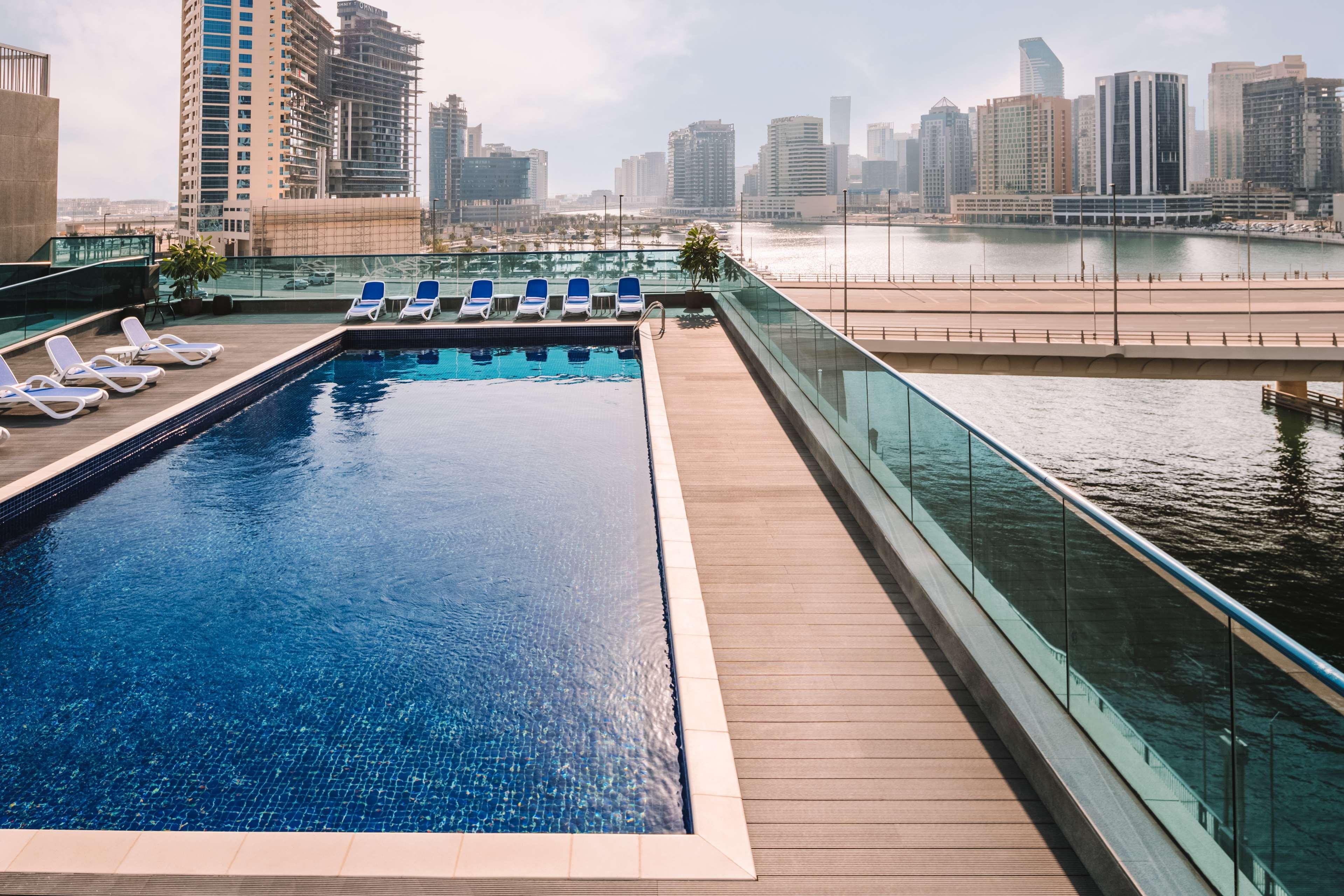 Radisson Blu Hotel, Dubai Canal View מראה חיצוני תמונה